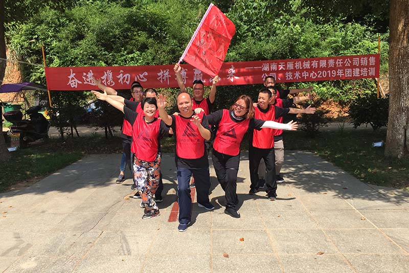 为什么越来越多的公司选择团建拓展活动?